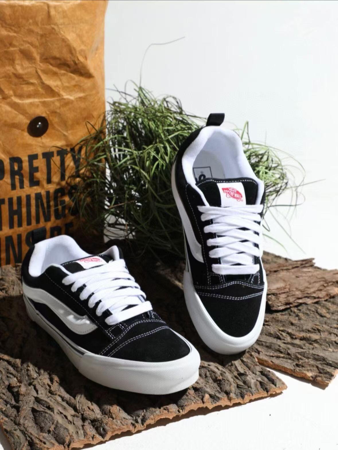 Vans Knu-Skool black and white