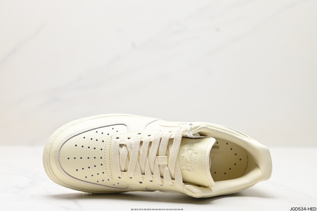 Nike Air Force 1 '07 fresh coconut