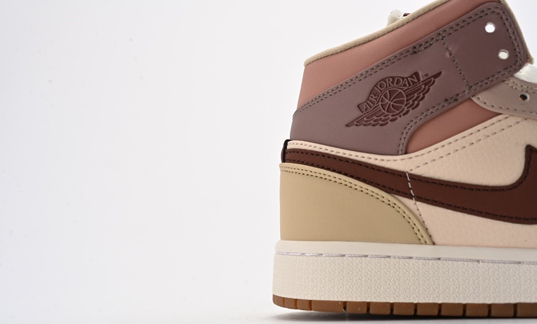 Nike Air Jordan 1 Retro High OG beige red