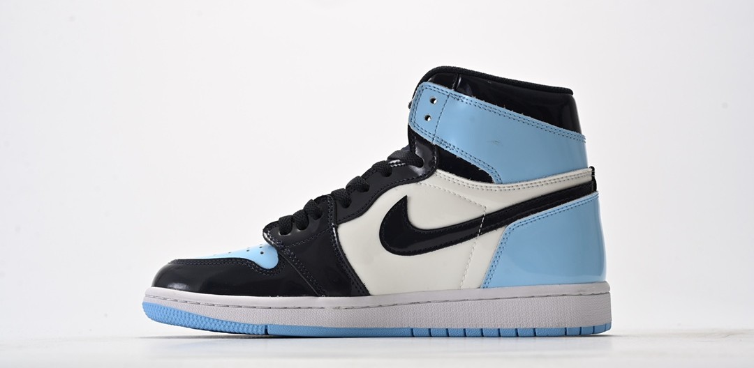 Nike Air Jordan 1 Retro High OG white blue black