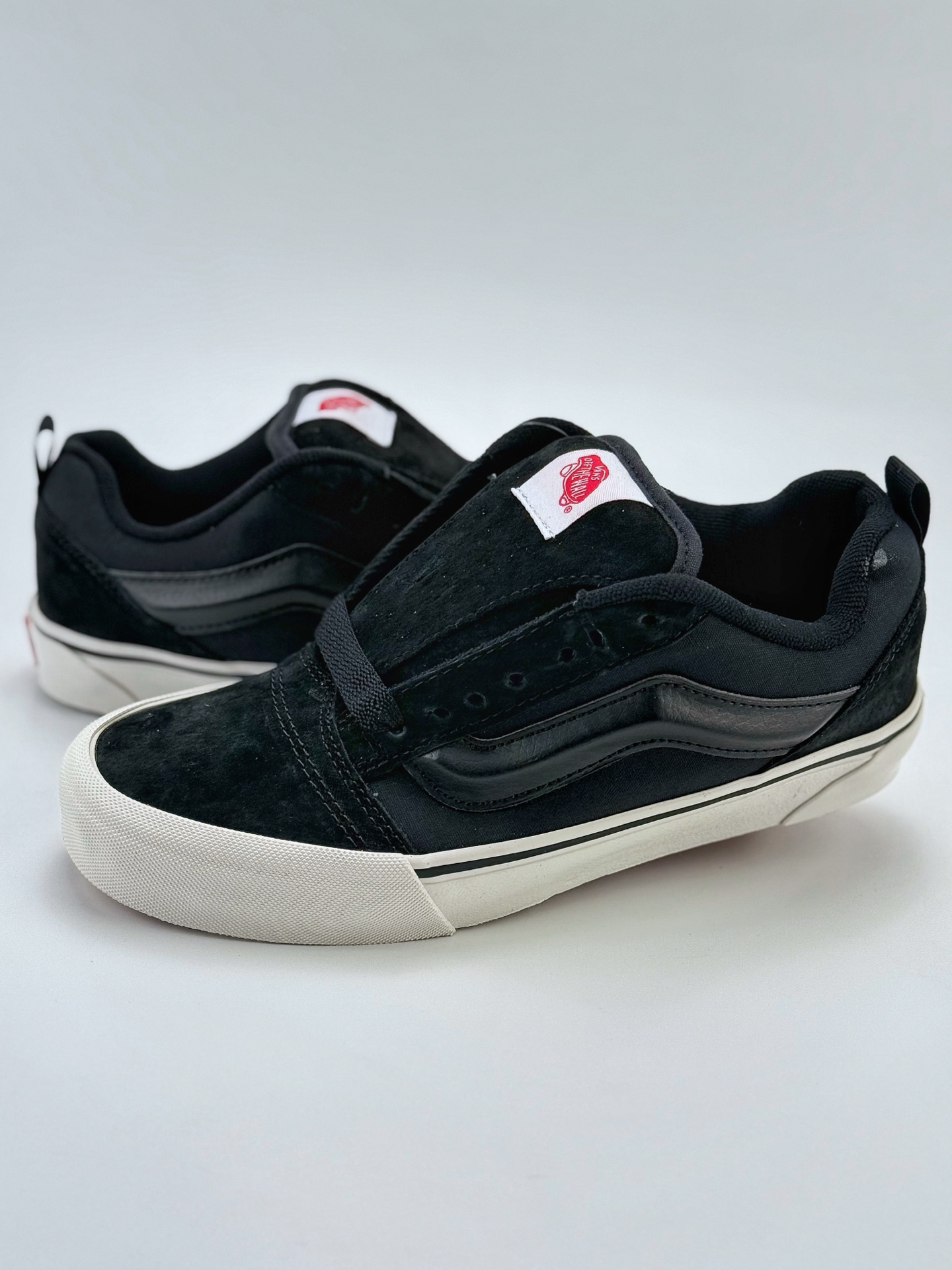 Vans Knu-Skool black and white