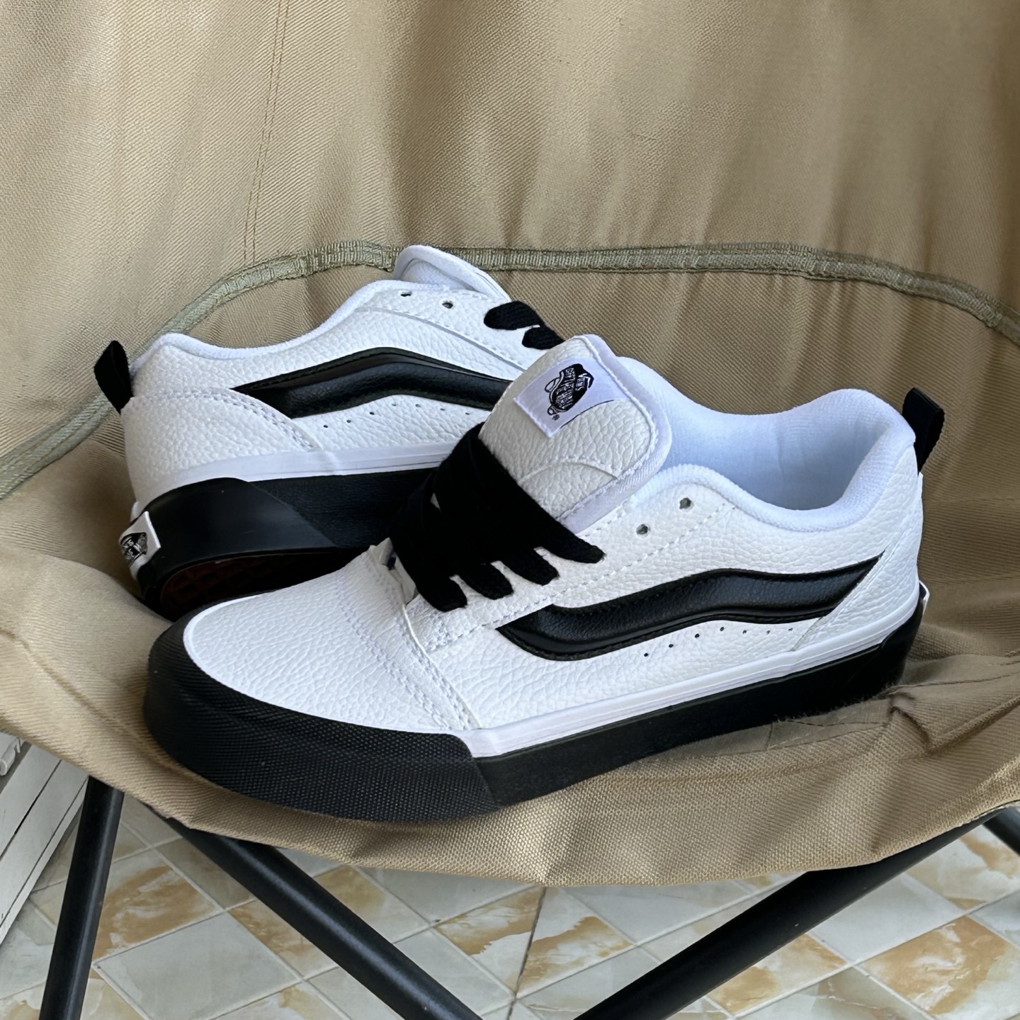 Vans Knu-Skool white and black