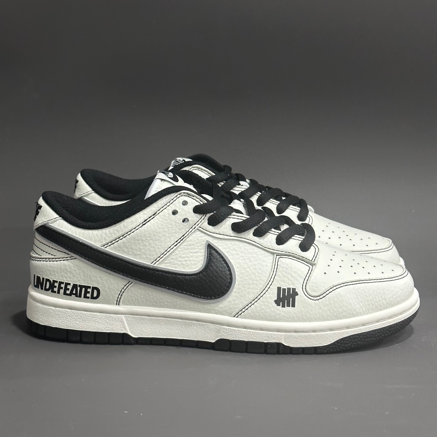Nike Dunk Low x Undefeated