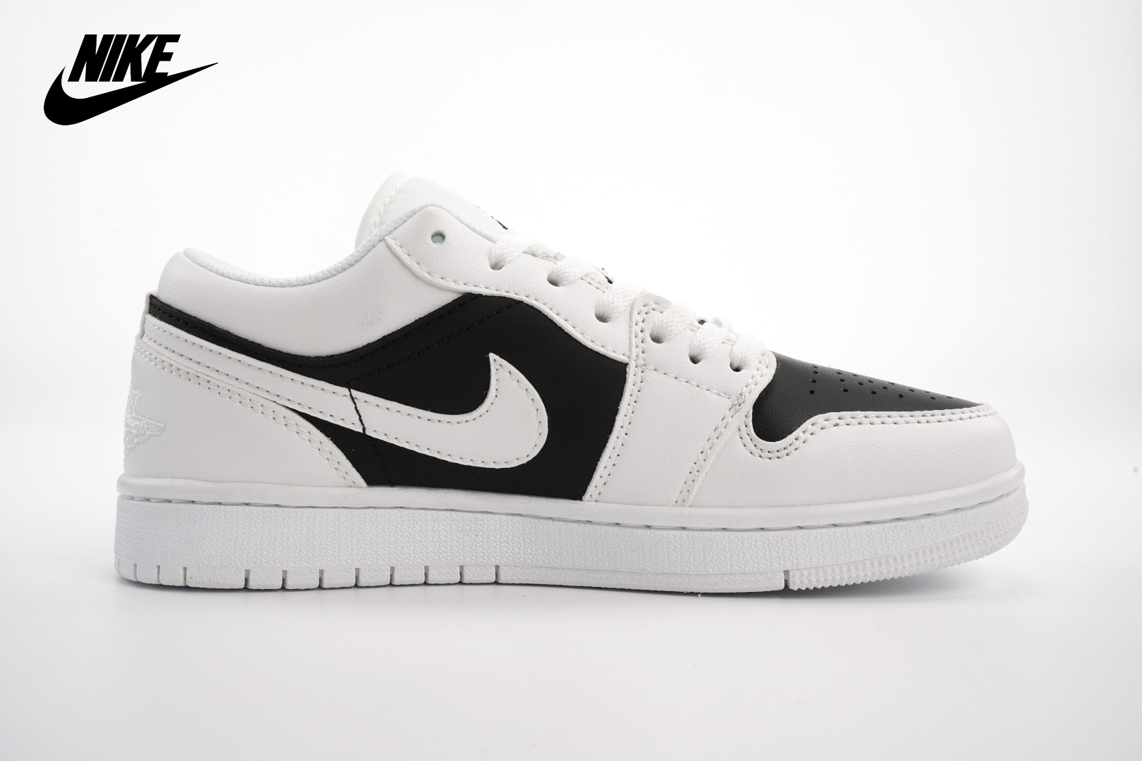 Air Jordan 1 Low OG black and white