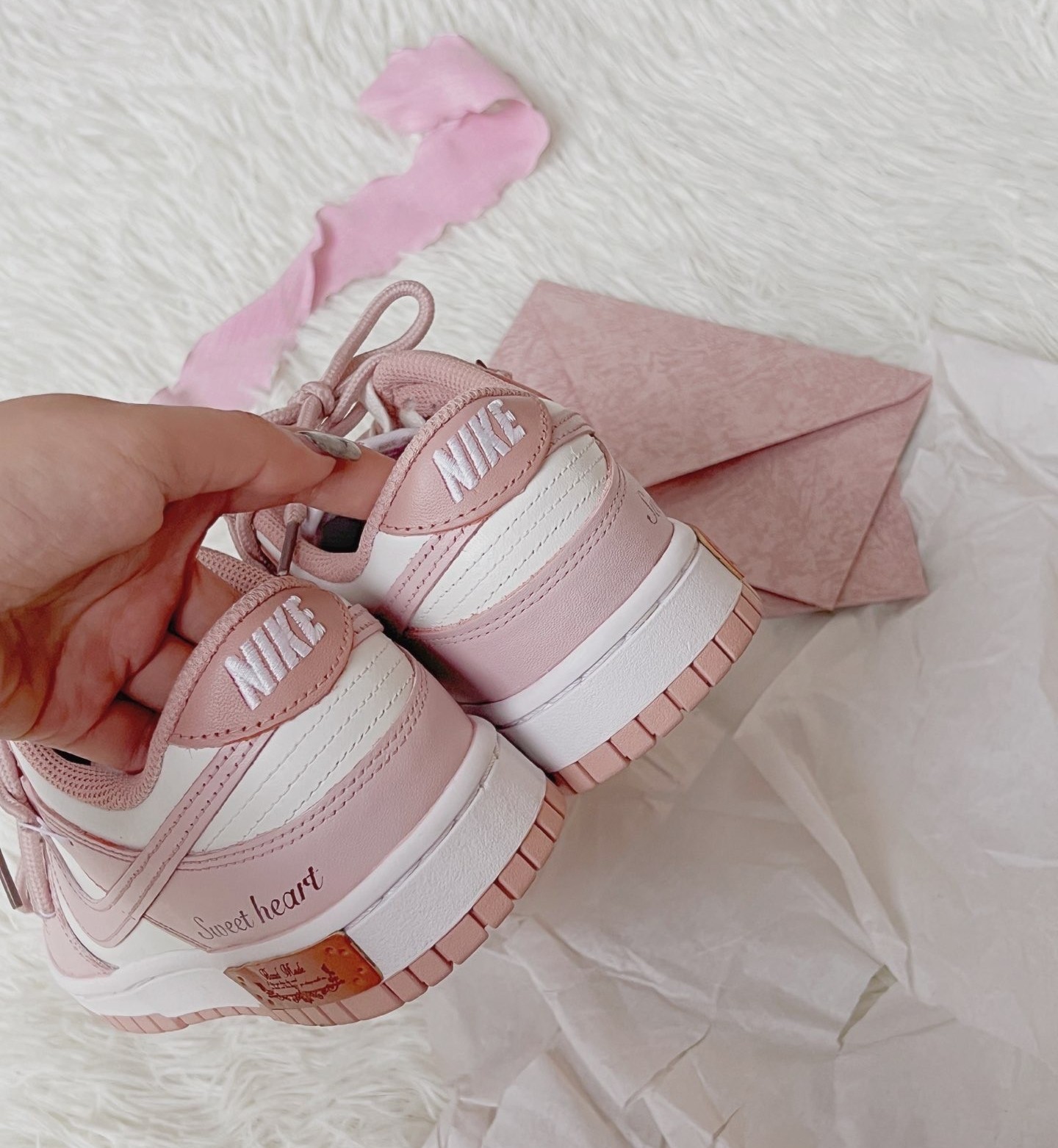Nike SB Dunk Low sweetheart