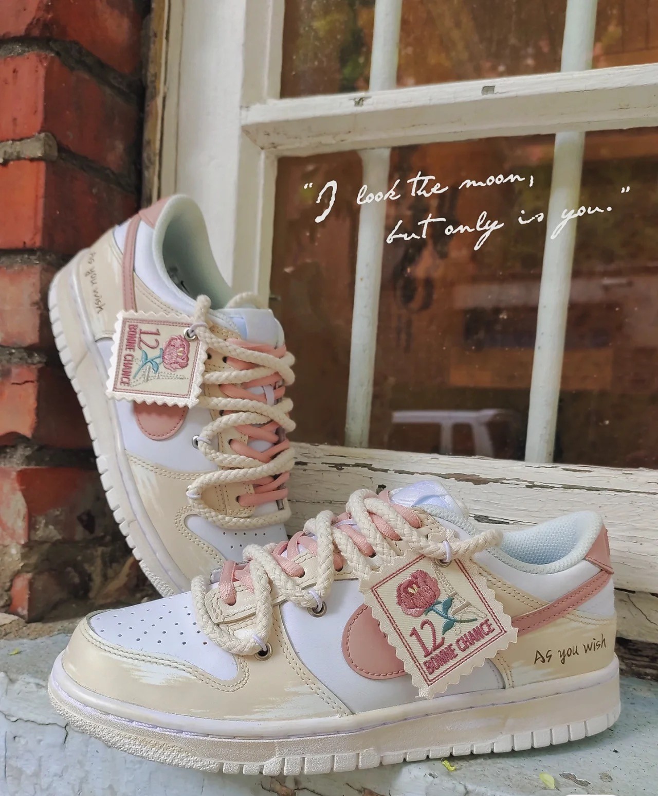 Nike SB Dunk Low french romance