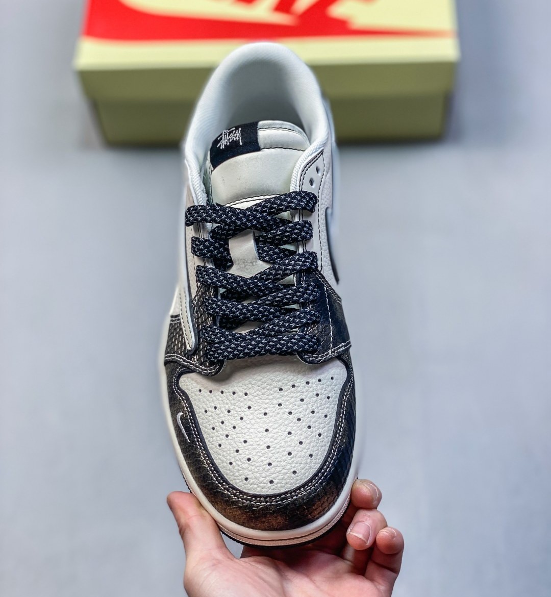 Nike Air Jordan 1 Travis Scott x Stussy green ghost
