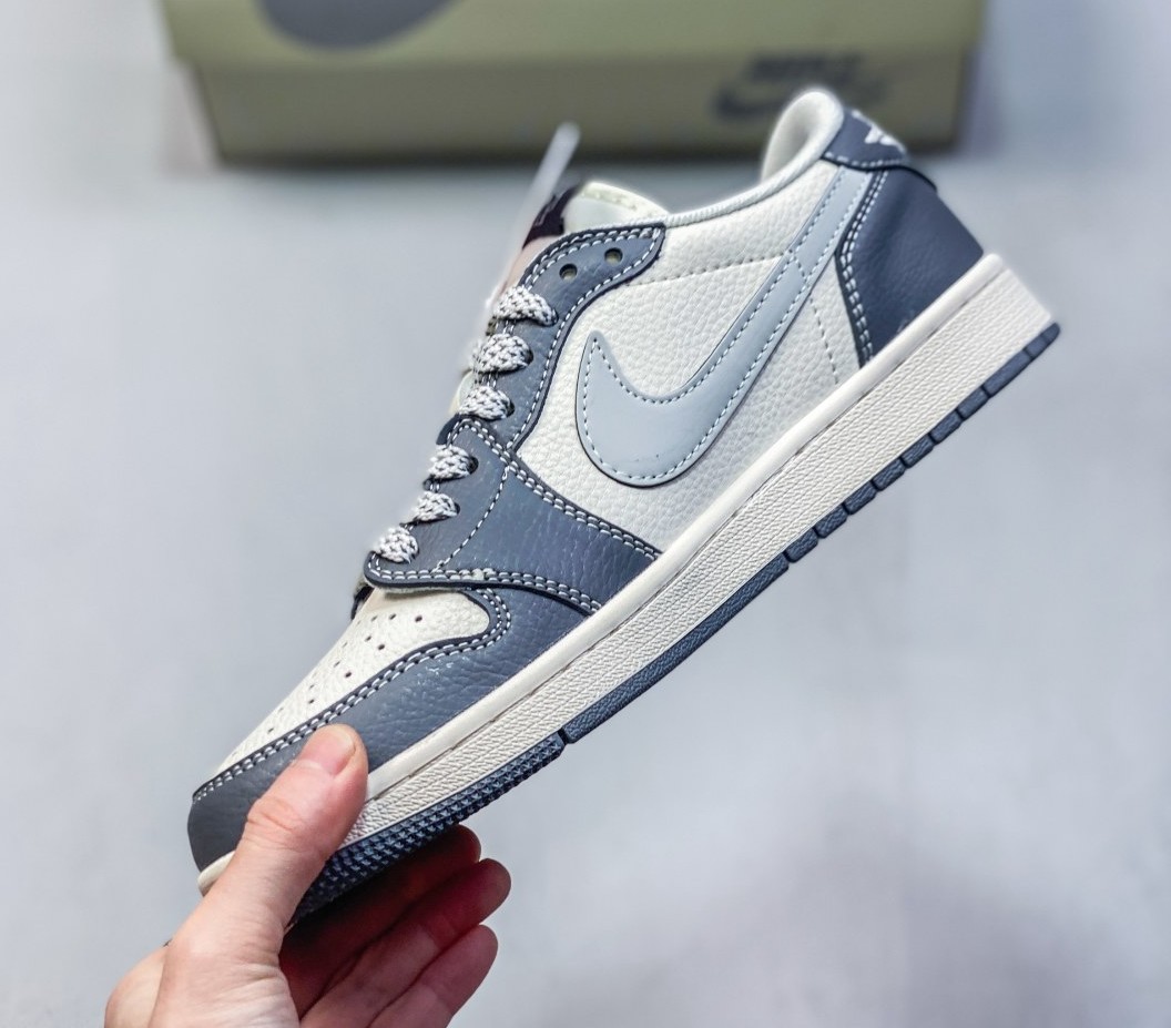 Nike Air Jordan 1 Travis Scott x BE@RBRICK HS8068-004