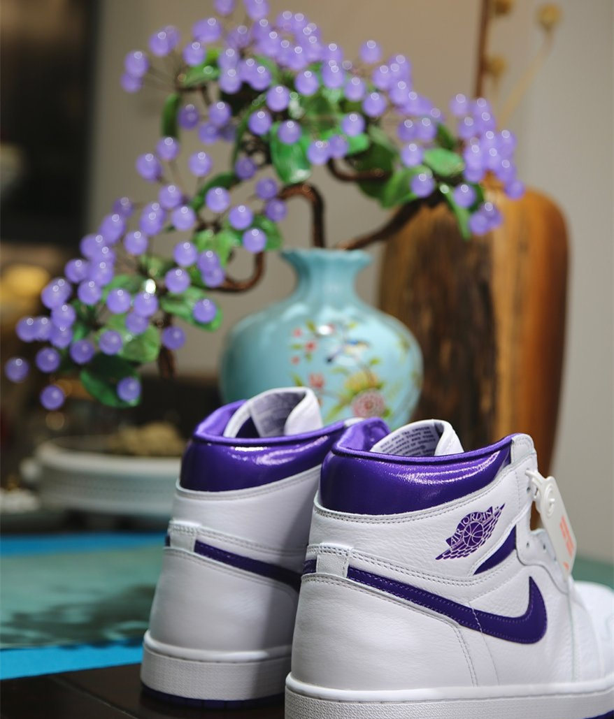 Nike Air Jordan 1 Retro High OG white violet