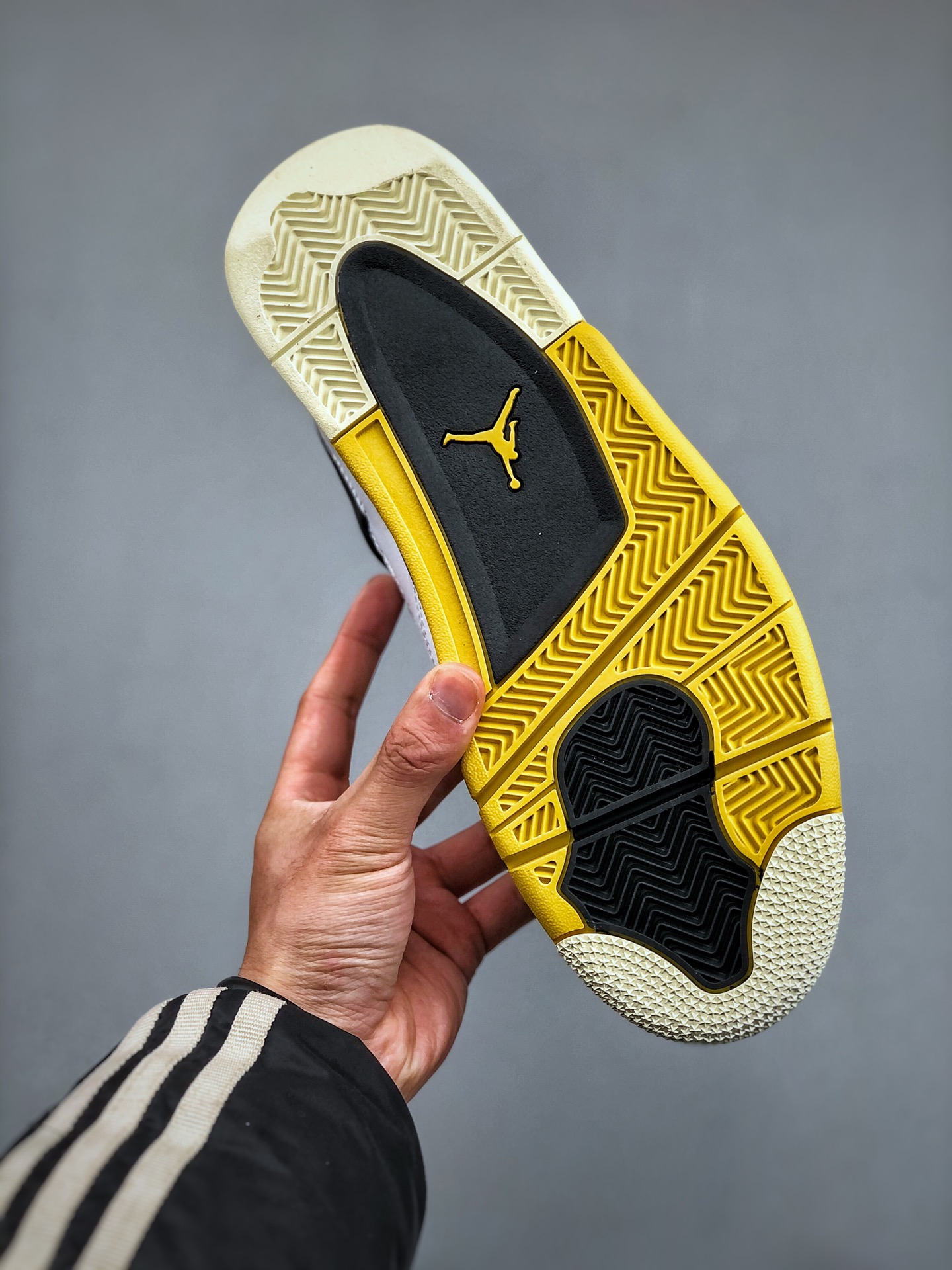 Nike Air Jordan 4 Retro Vivid Sulfur