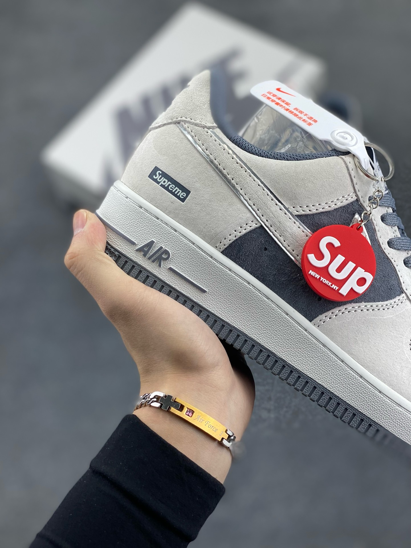 Nike Air Force 1 '07 Low x Supreme grey