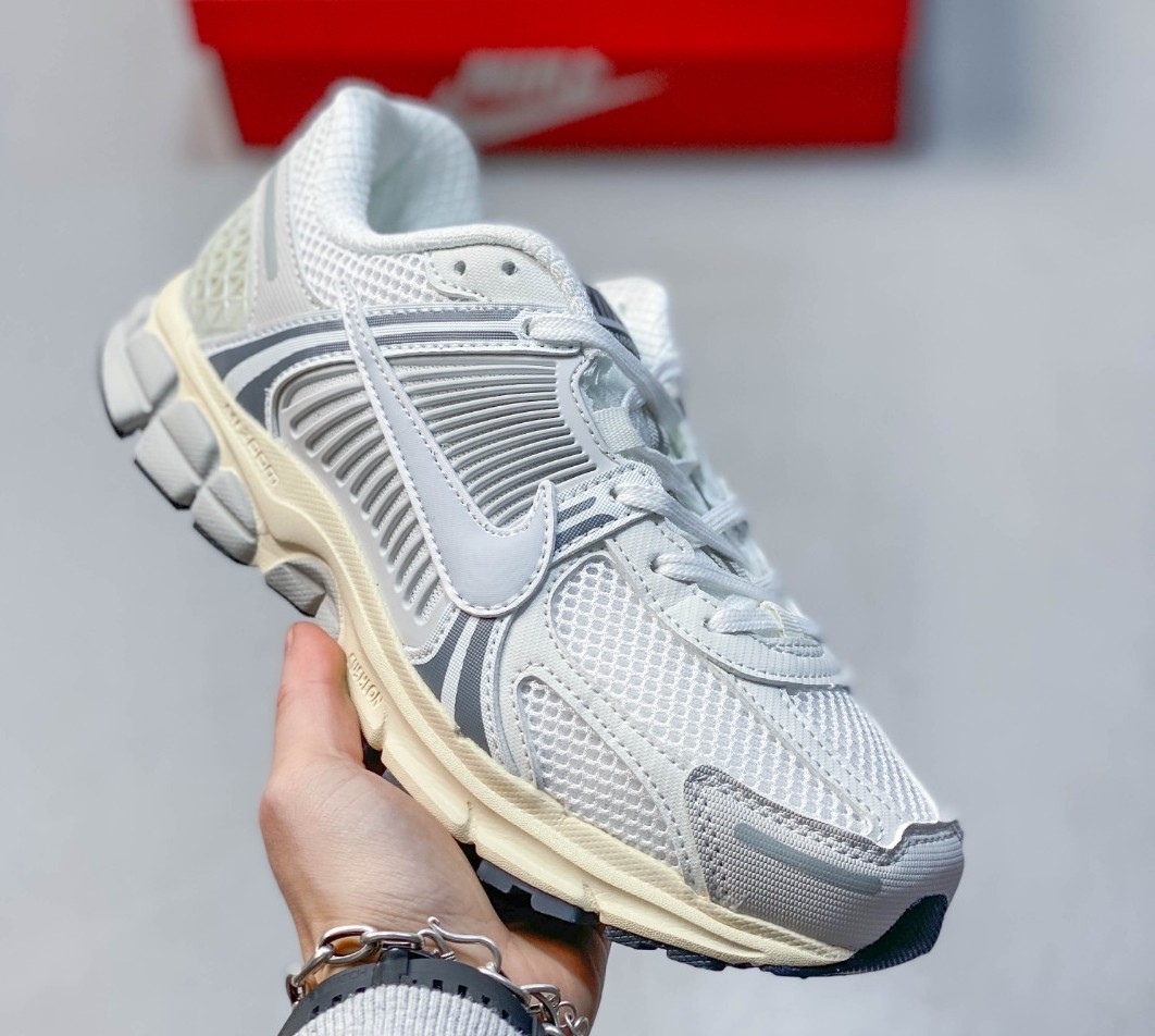 Nike Zoom Vomero 5 Platinum Tint