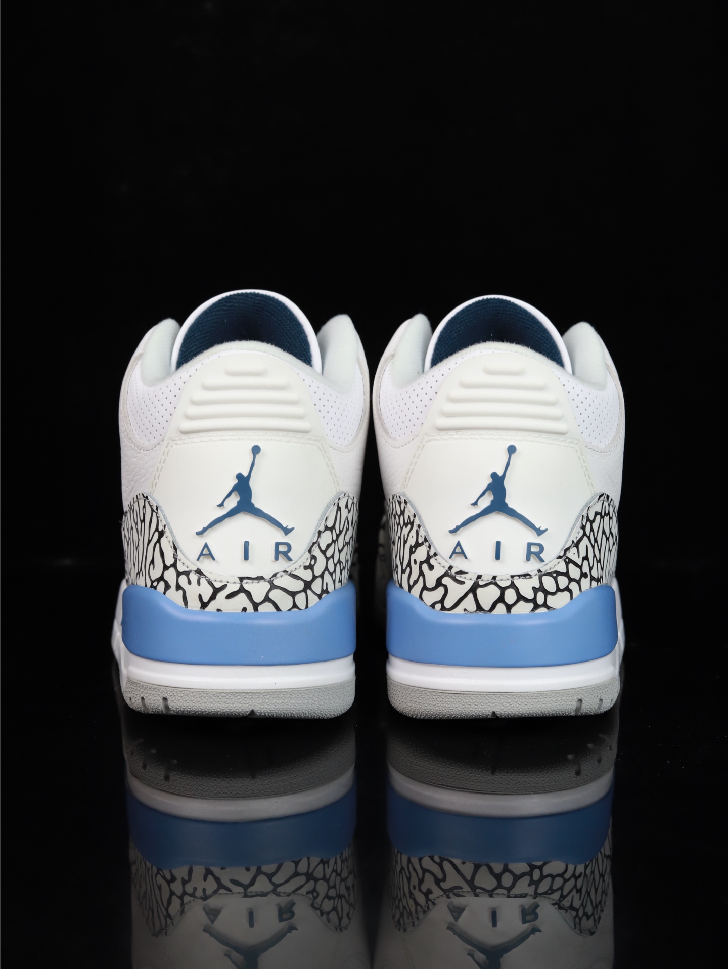Nike Air Jordan 3 Retro UNC
