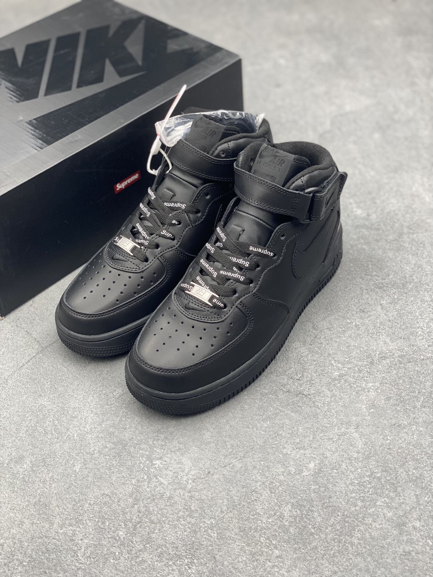 Supreme x Nike Air Force 1 Mid Black