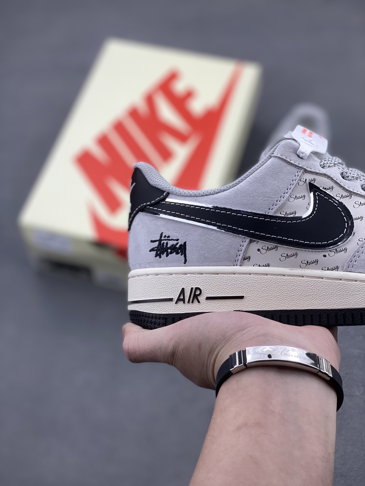 Nike Air Force 1 '07 Low x Stussy Grey Script