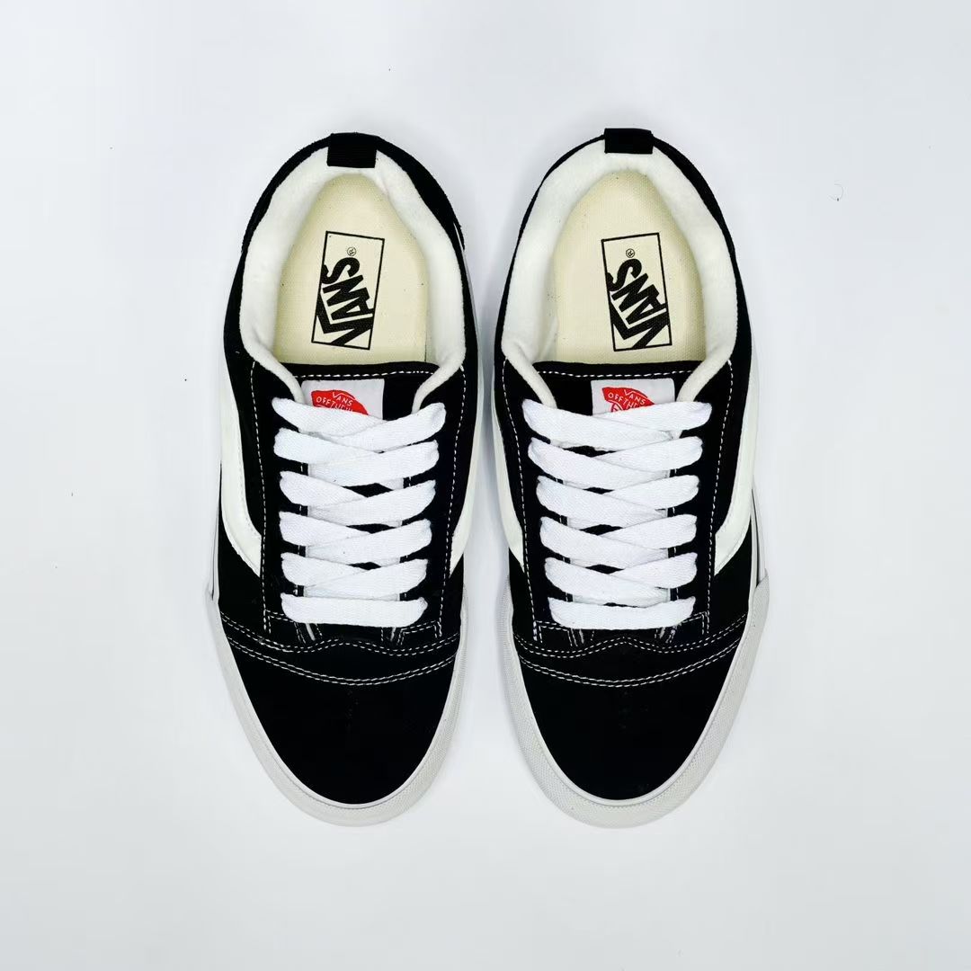 Vans Knu-Skool black and white