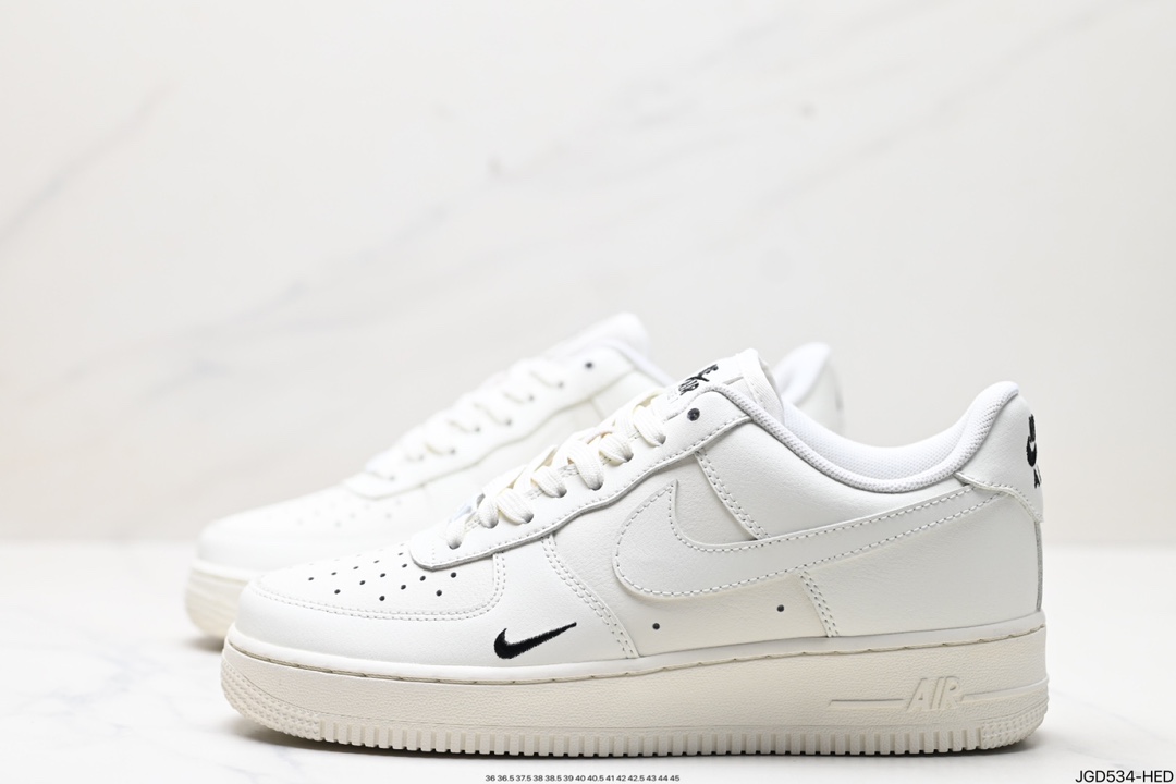 Nike Air Force 1 '07 essential sail black