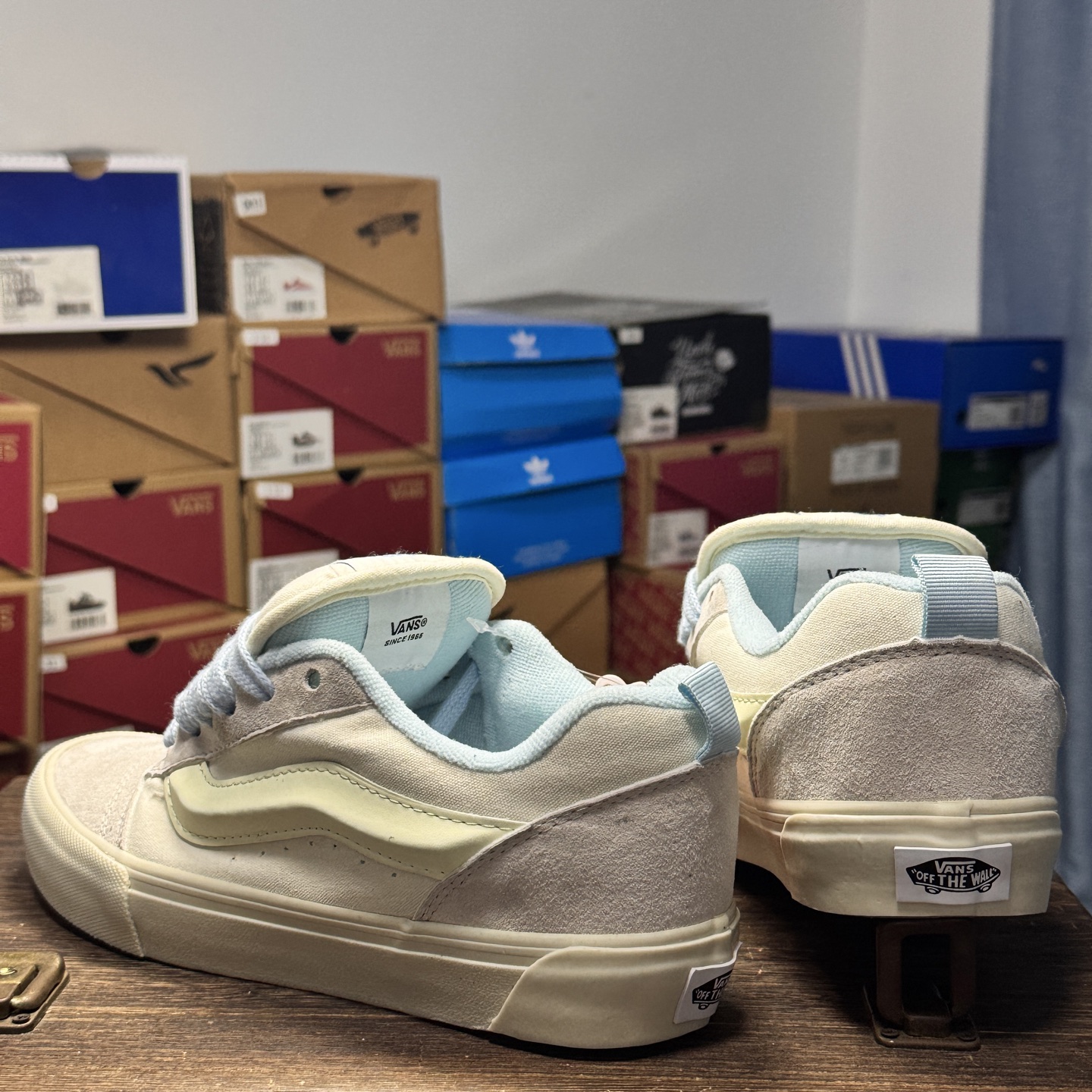 Vans Knu Skool white blue luminous