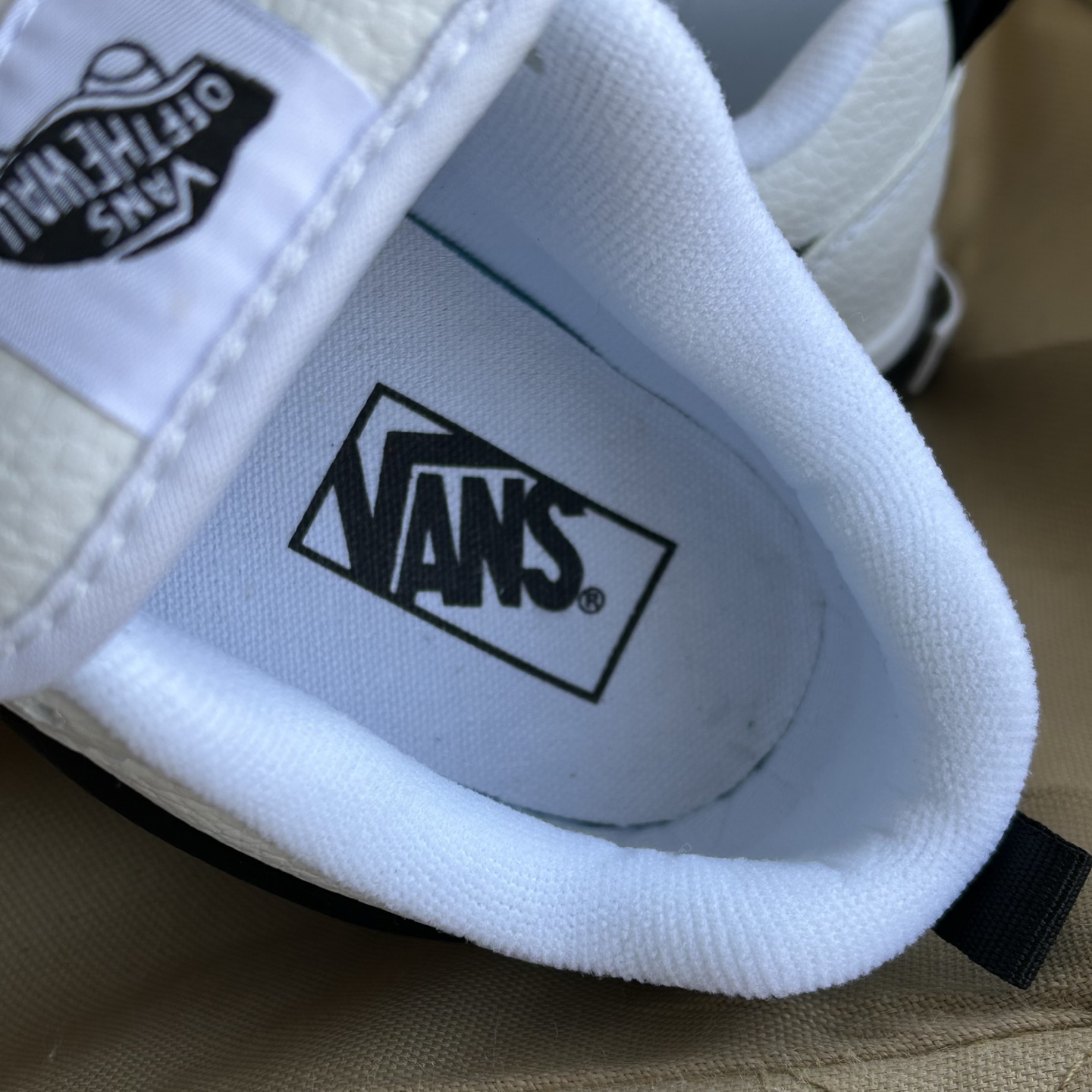 Vans Knu-Skool white and black