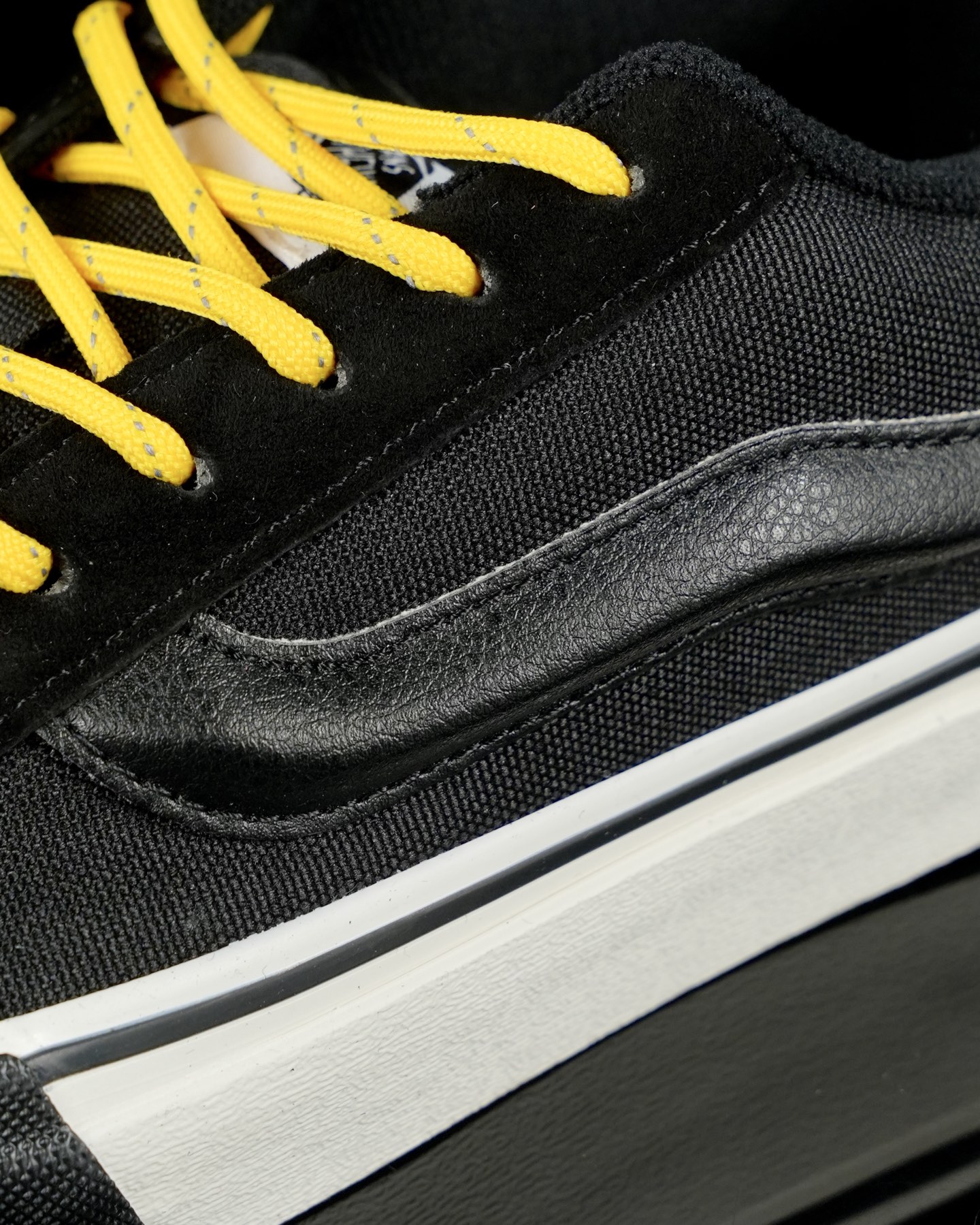 Vans Knu Skool black yellow