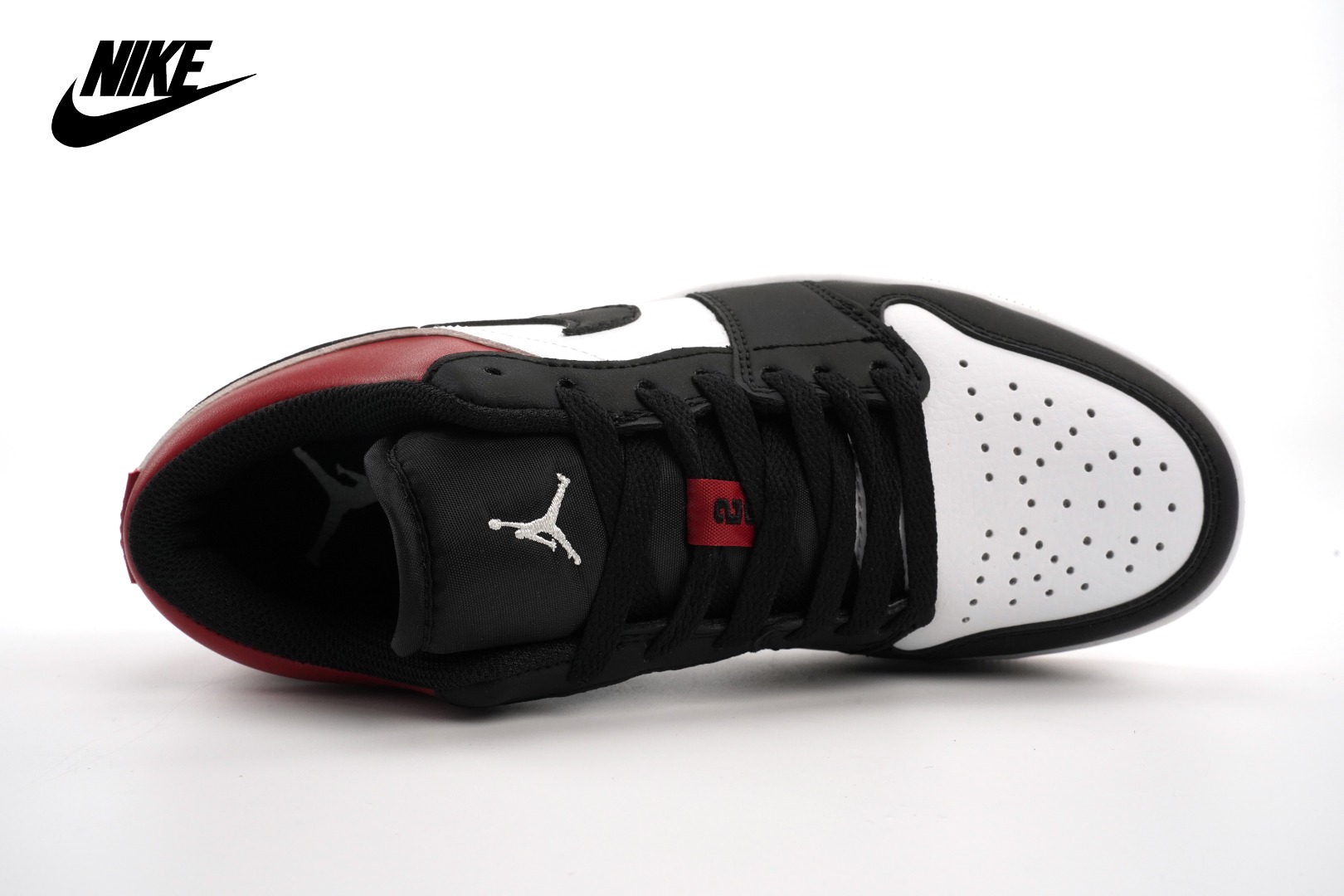 Air Jordan 1 Low OG black toe