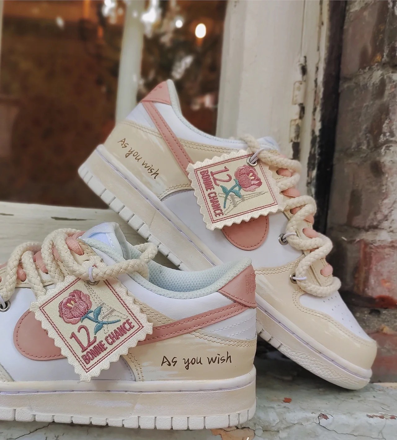 Nike SB Dunk Low french romance