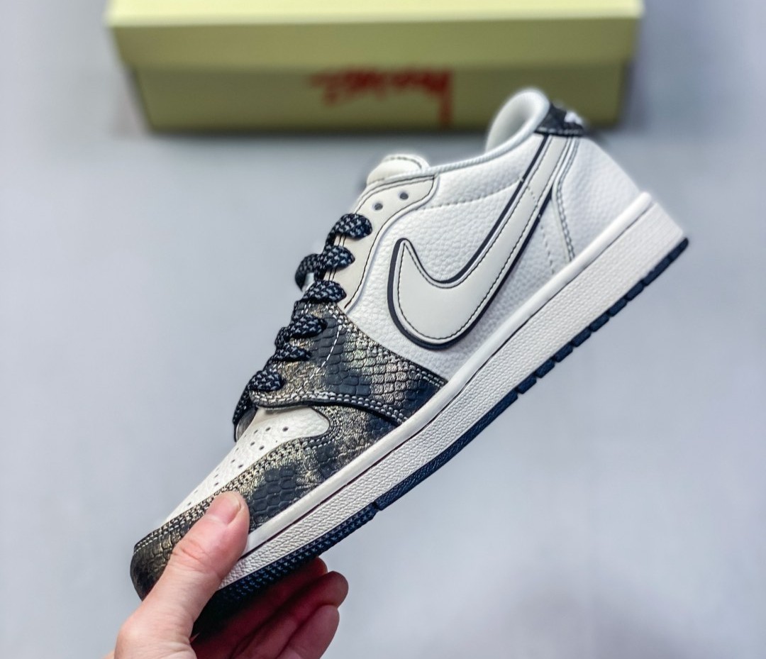 Nike Air Jordan 1 Travis Scott x Stussy green ghost
