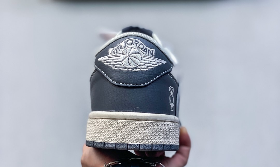 Nike Air Jordan 1 Travis Scott x BE@RBRICK HS8068-004
