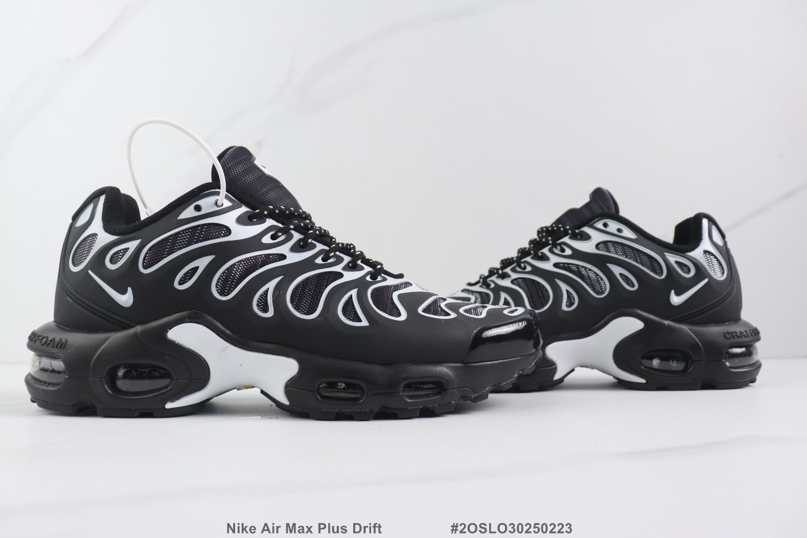 Nike Air Max Plus Drift black white