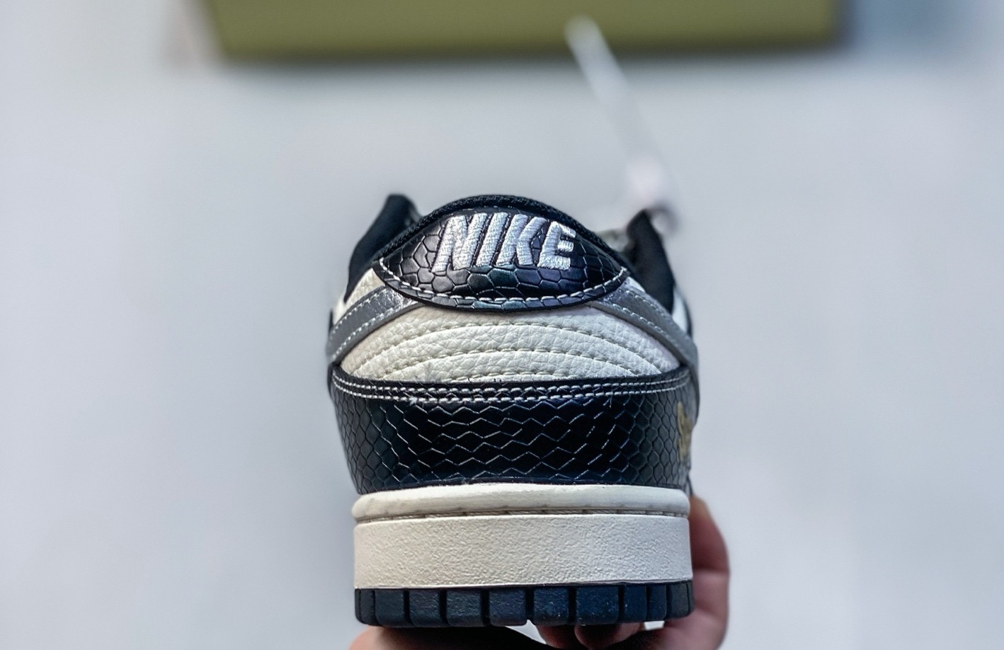 Nike SB Dunk Low Supreme Collab Hello Kitty