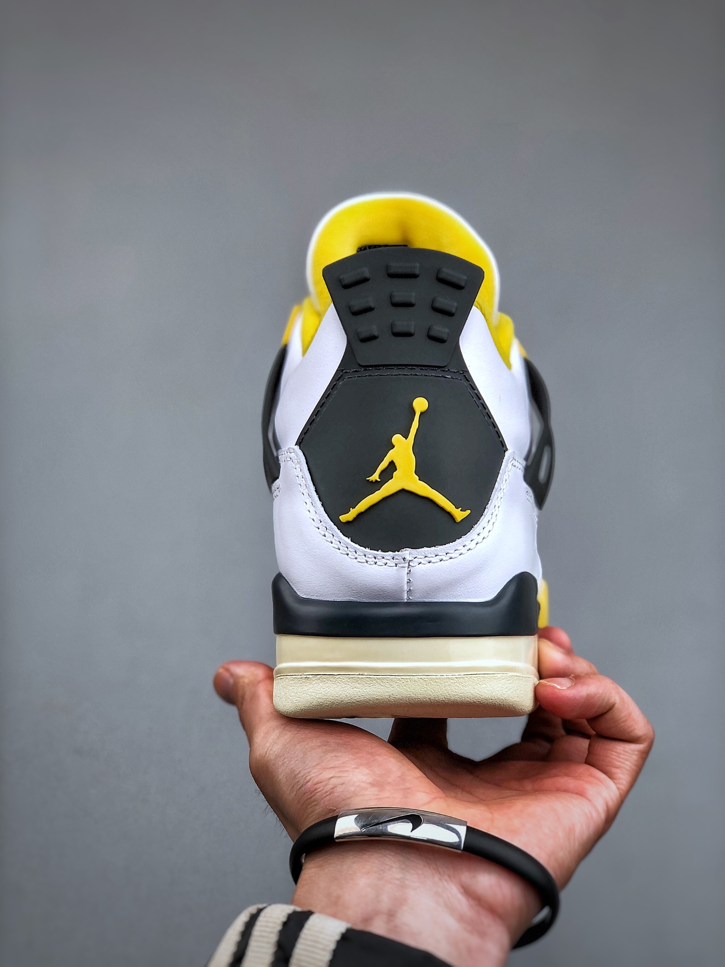 Nike Air Jordan 4 Retro Vivid Sulfur