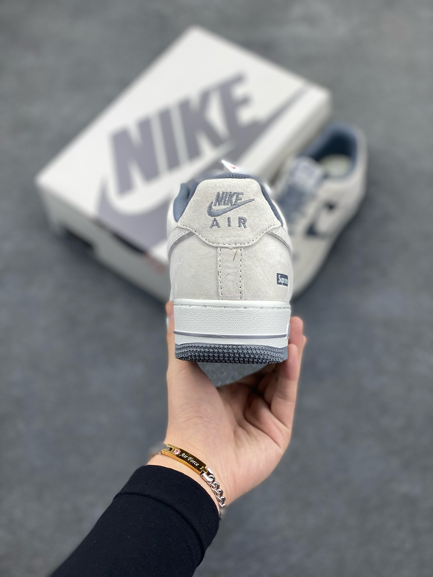 Nike Air Force 1 '07 Low x Supreme grey