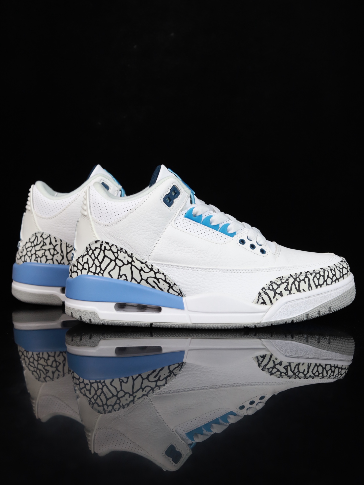 Nike Air Jordan 3 Retro UNC