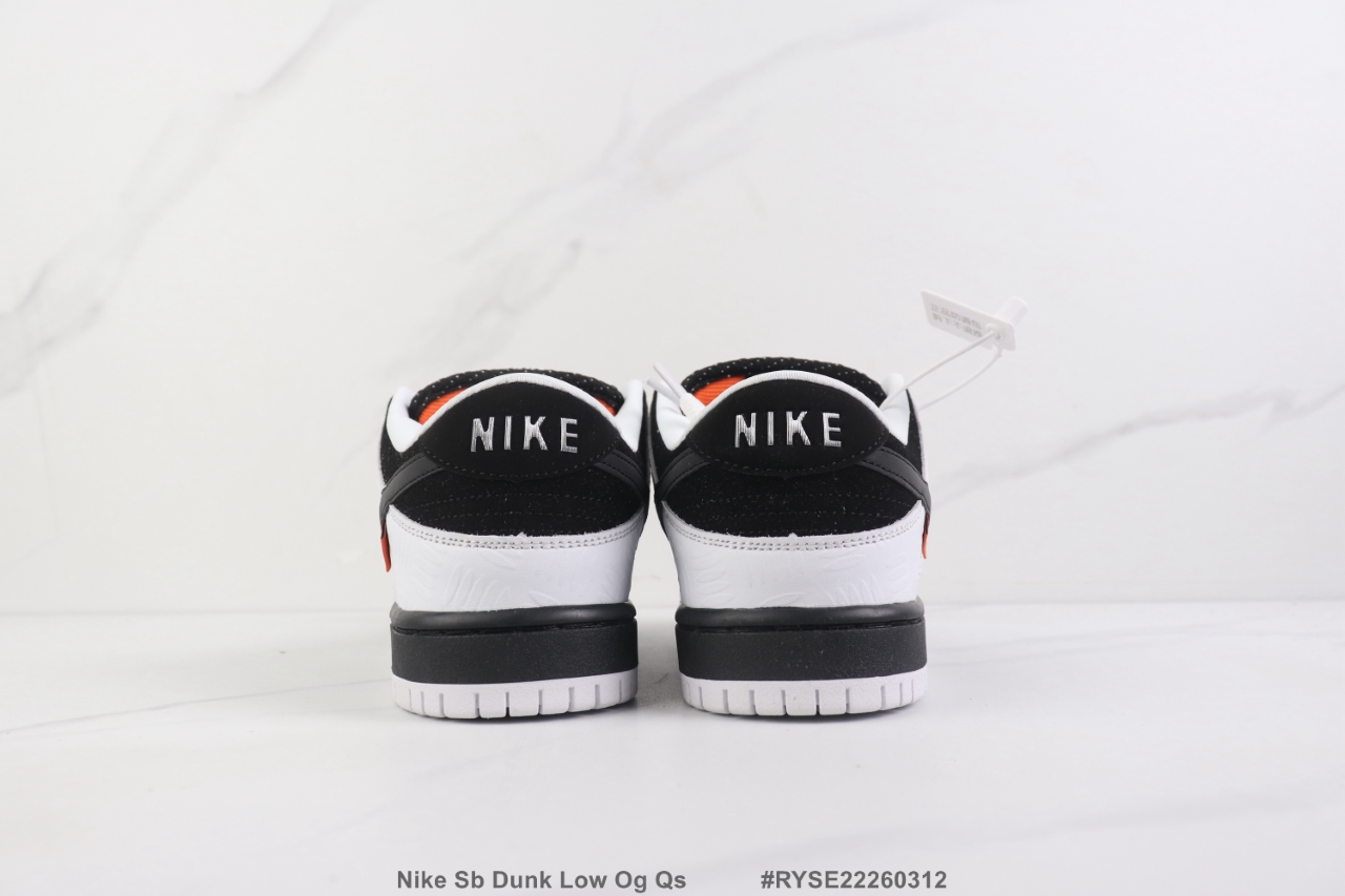Nike SB Dunk Low x TIGHTBOOTH