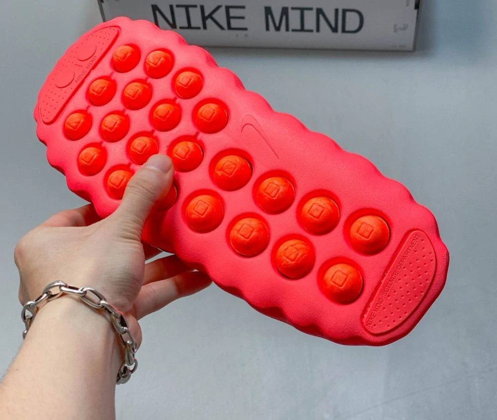 Nike Mind 001 Light Solar Red