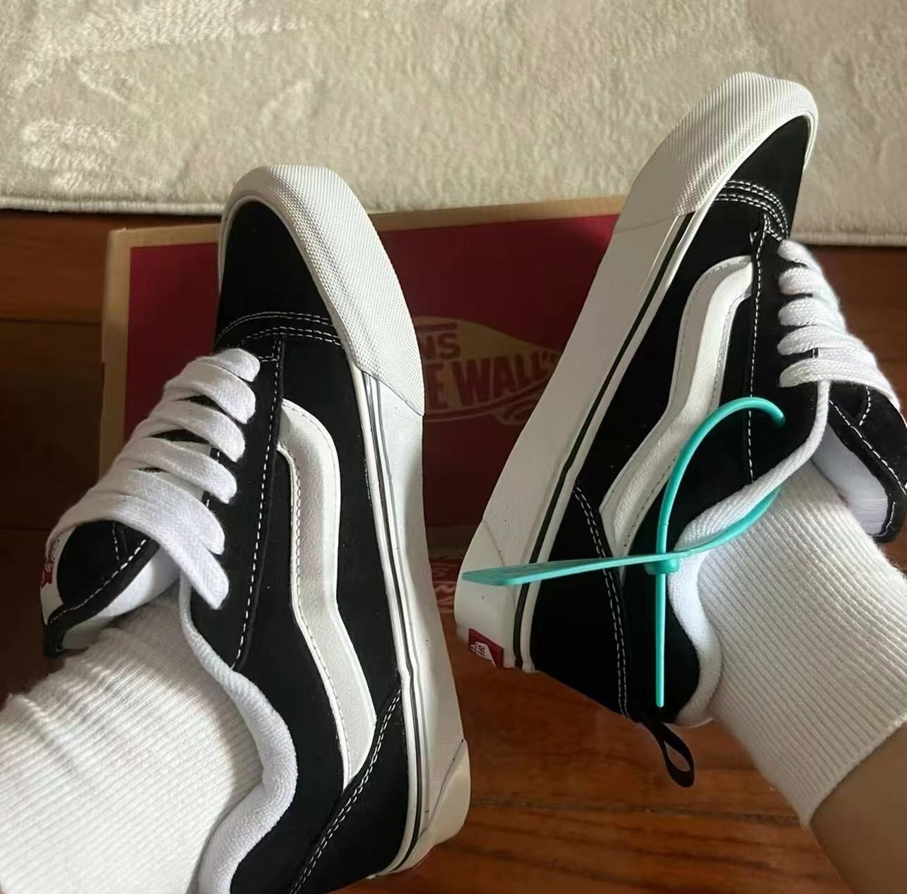 Vans Knu-Skool black and white