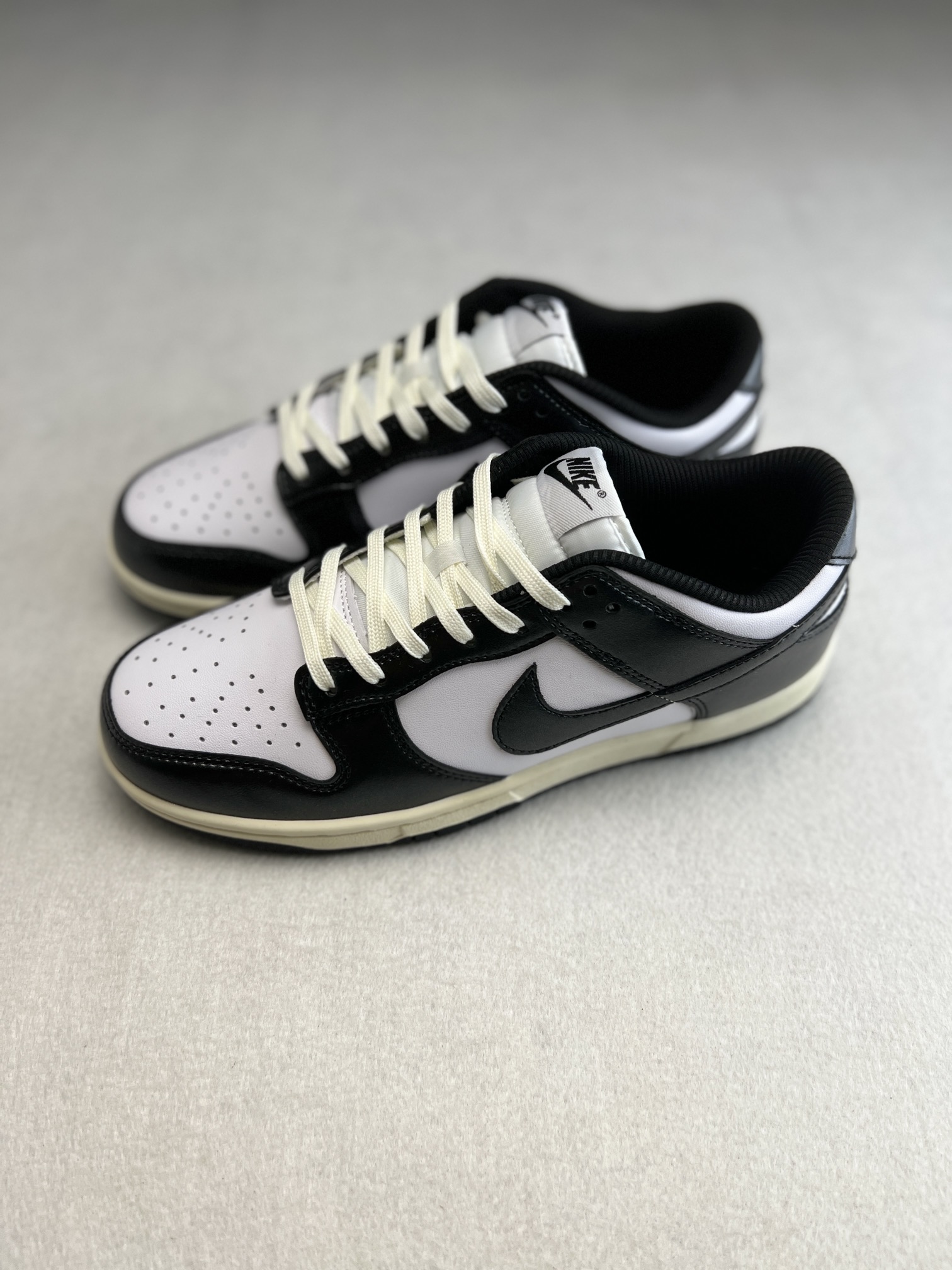 Nike Dunk low Vintage Panda FQ8899-100