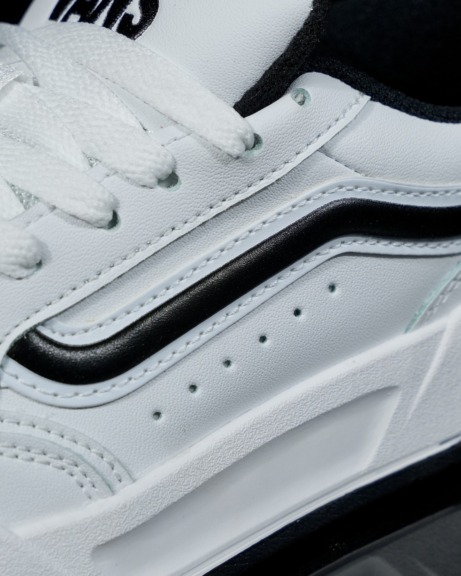 Vans Hylane white black