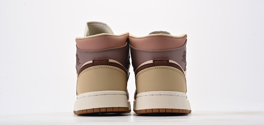 Nike Air Jordan 1 Retro High OG beige red