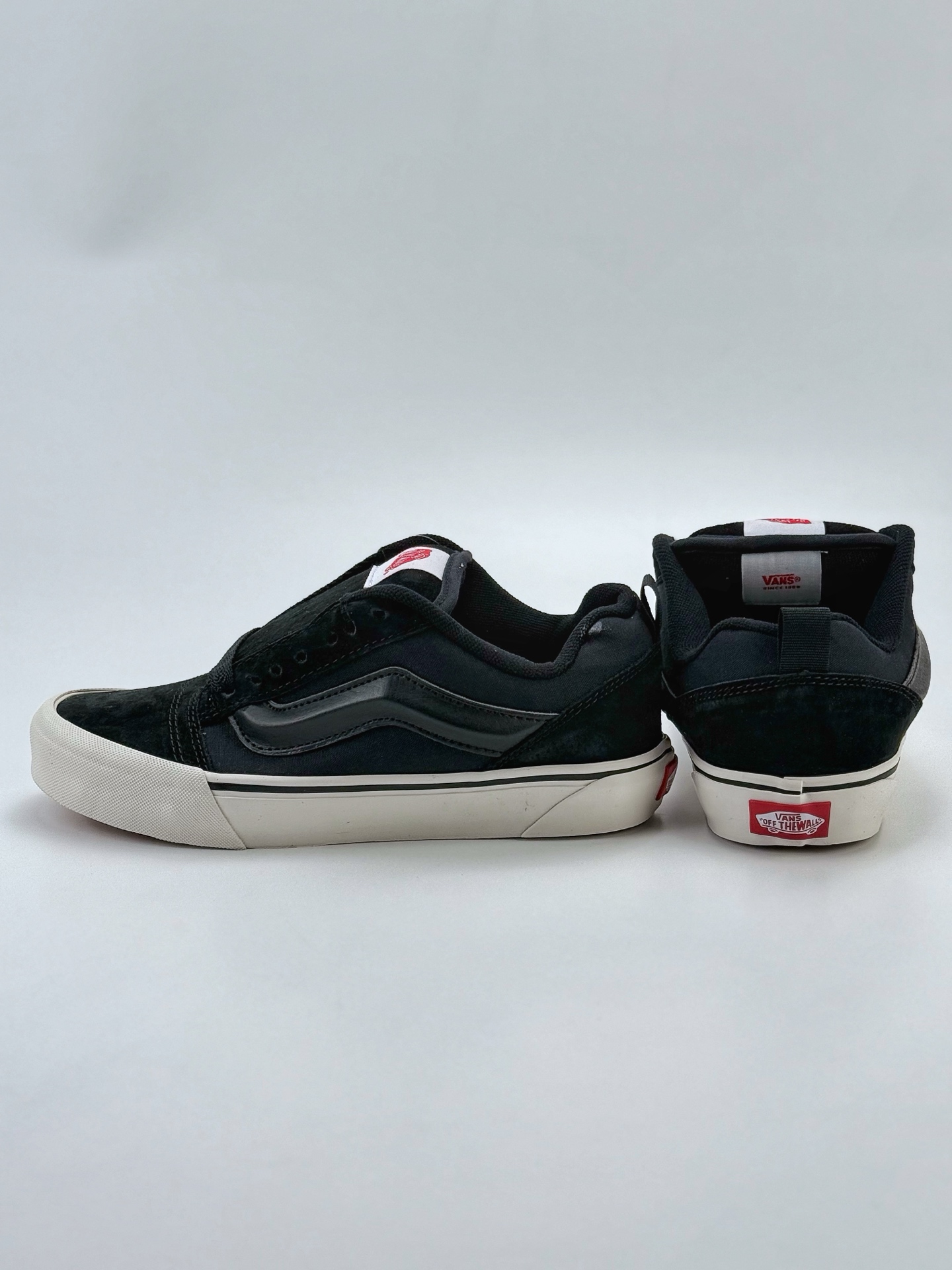 Vans Knu-Skool black and white