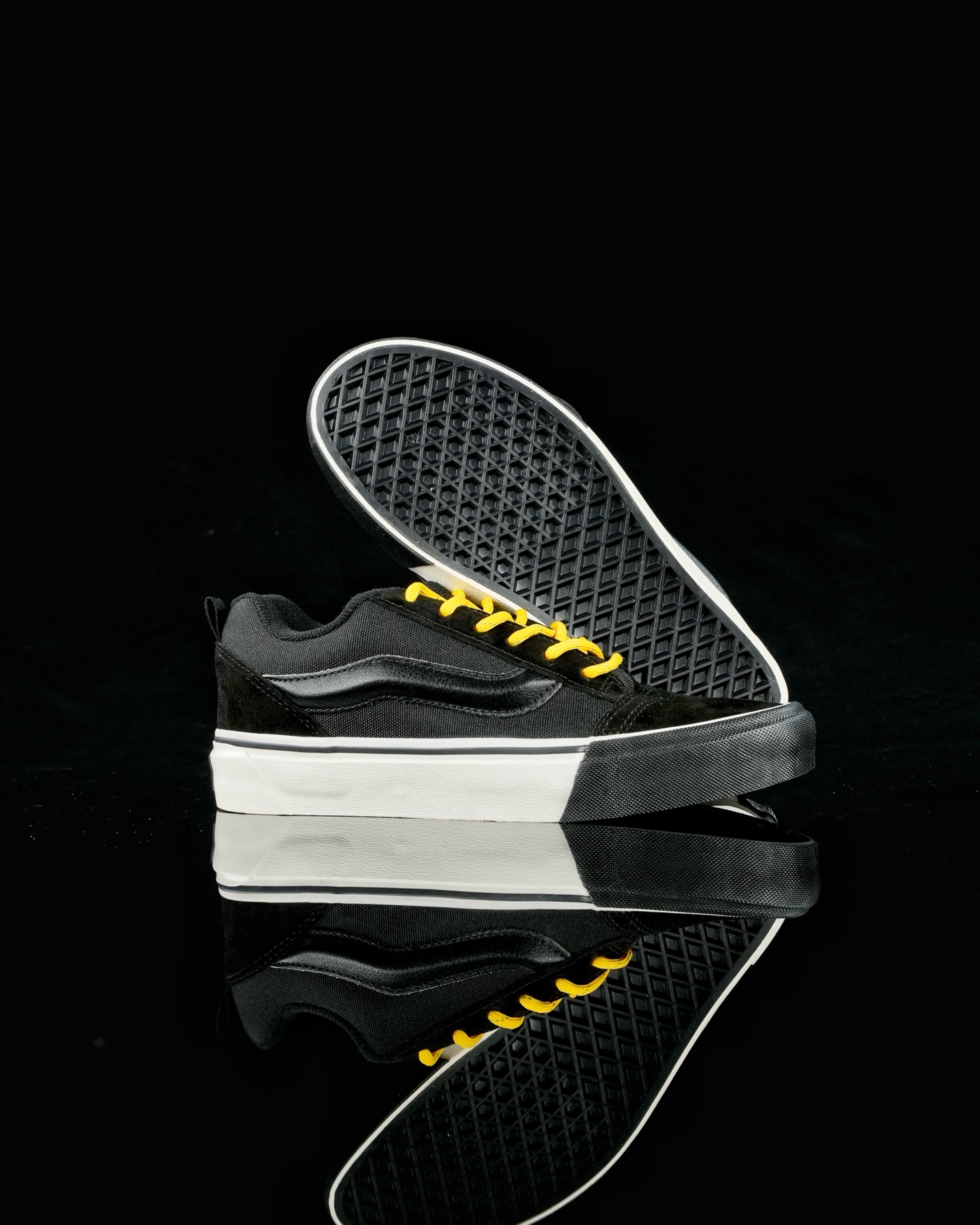 Vans Knu Skool black yellow