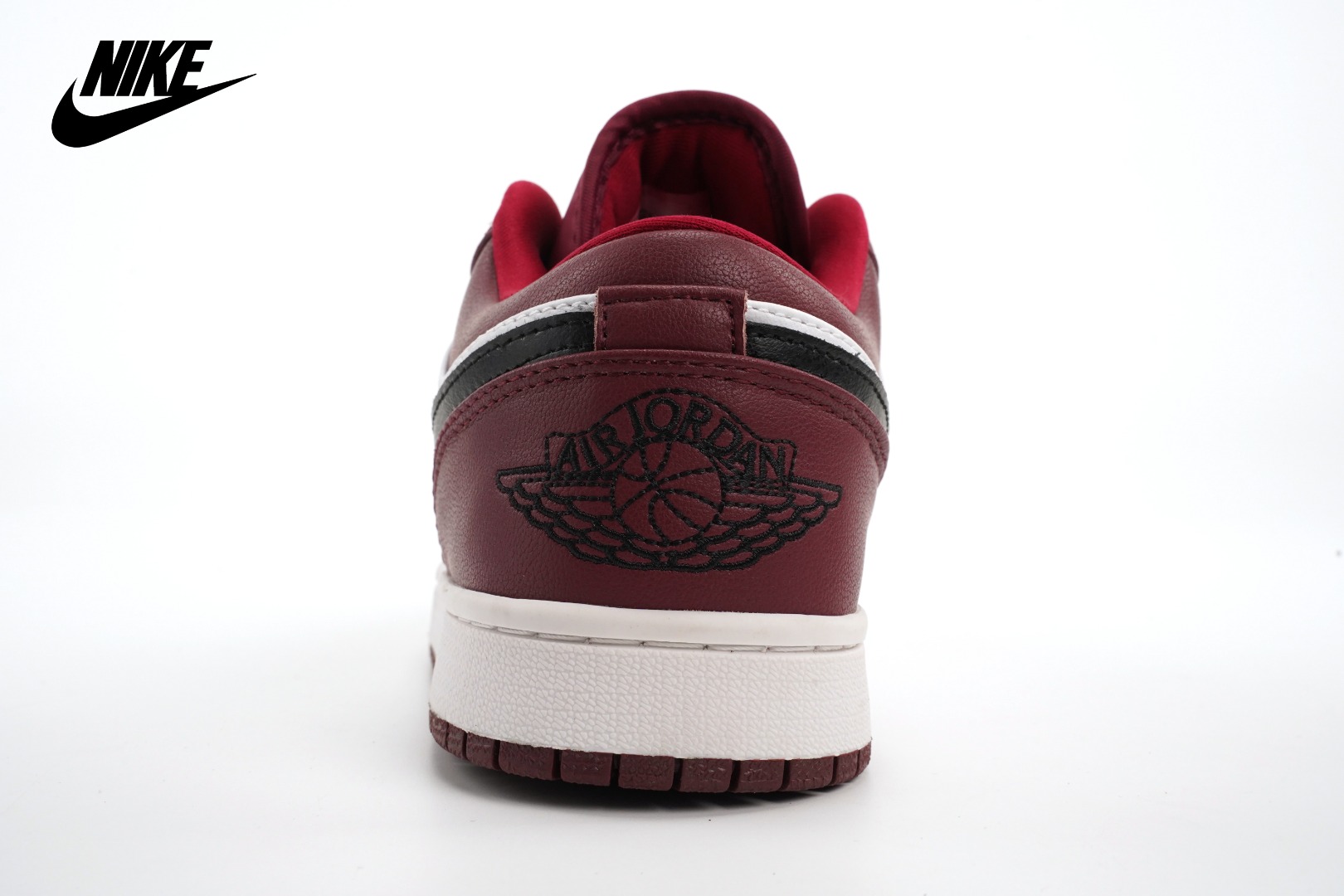 Air Jordan 1 Low OG fire red