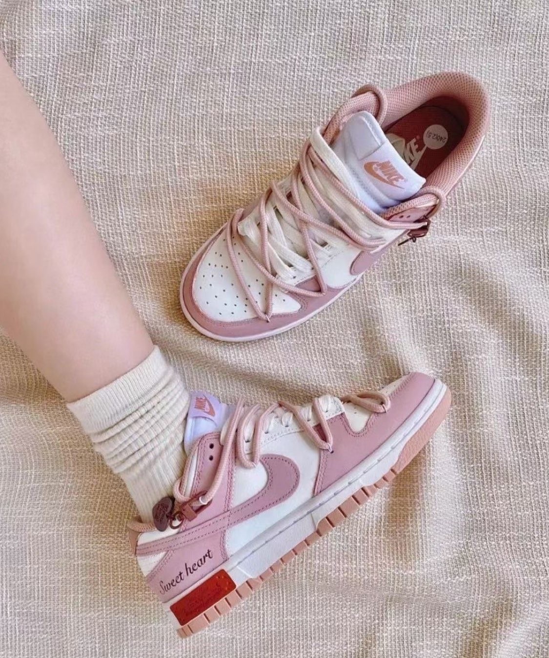 Nike SB Dunk Low sweetheart