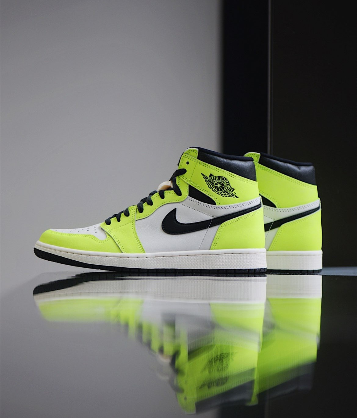 Nike Air Jordan 1 Retro High OG fluorescent green