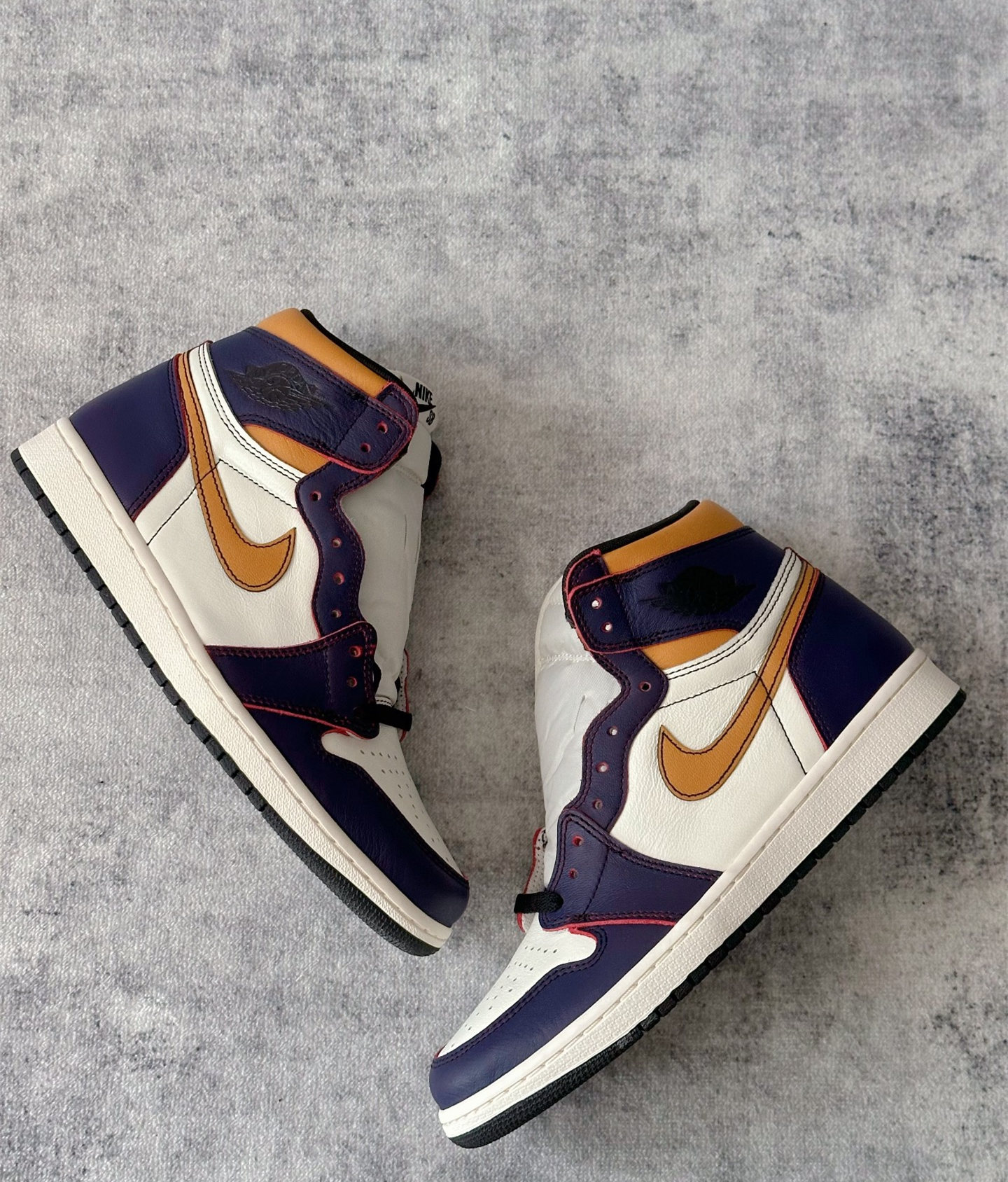 Nike Air Jordan 1 Retro High OG purple gold