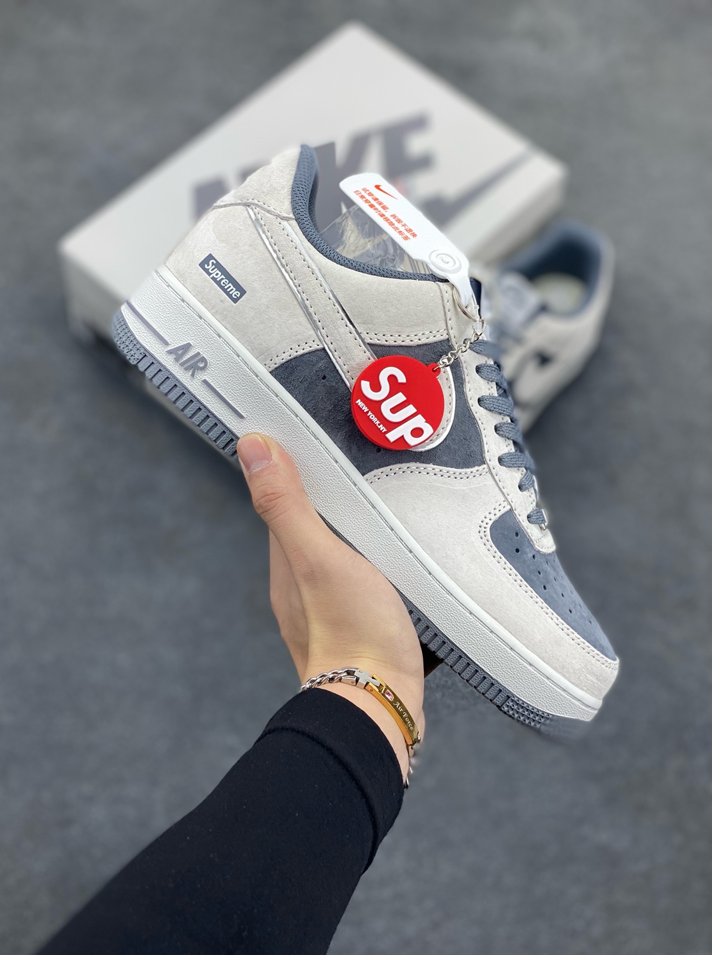 Nike Air Force 1 '07 Low x Supreme grey