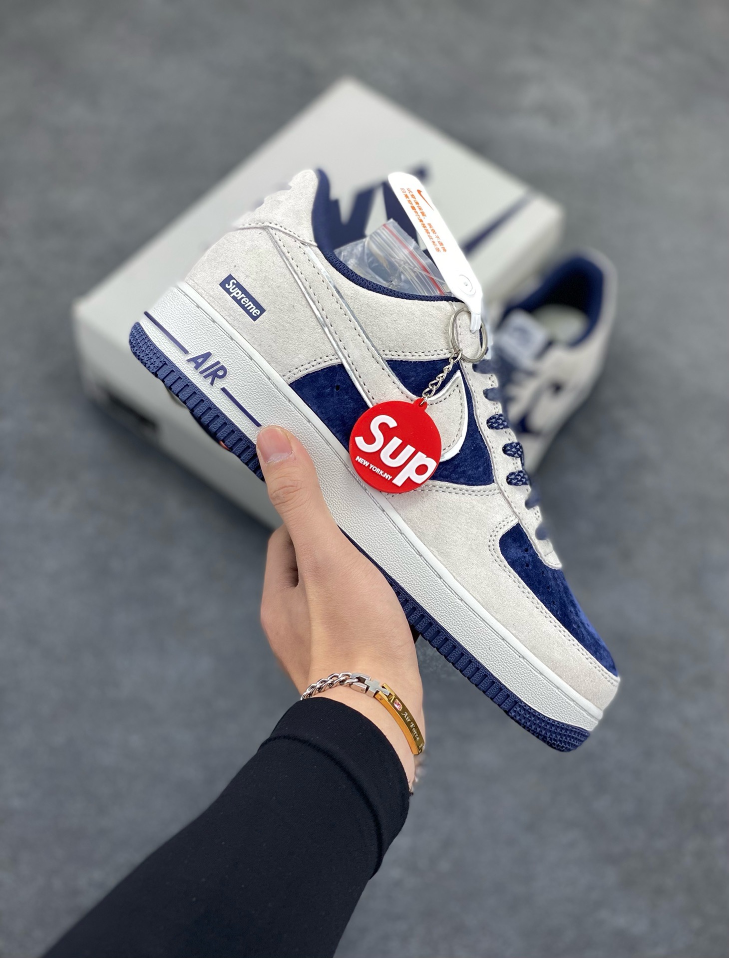 Nike Air Force 1 '07 Low x Supreme blue