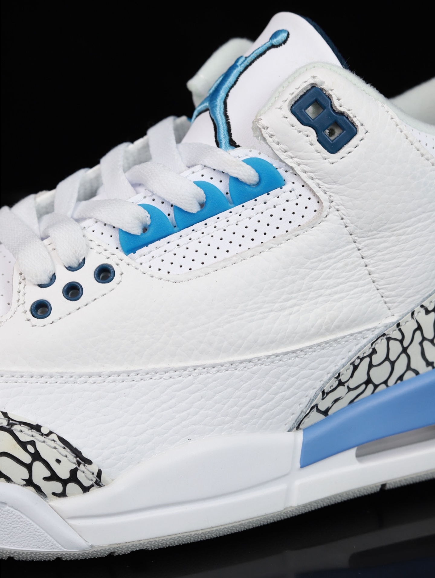 Nike Air Jordan 3 Retro UNC