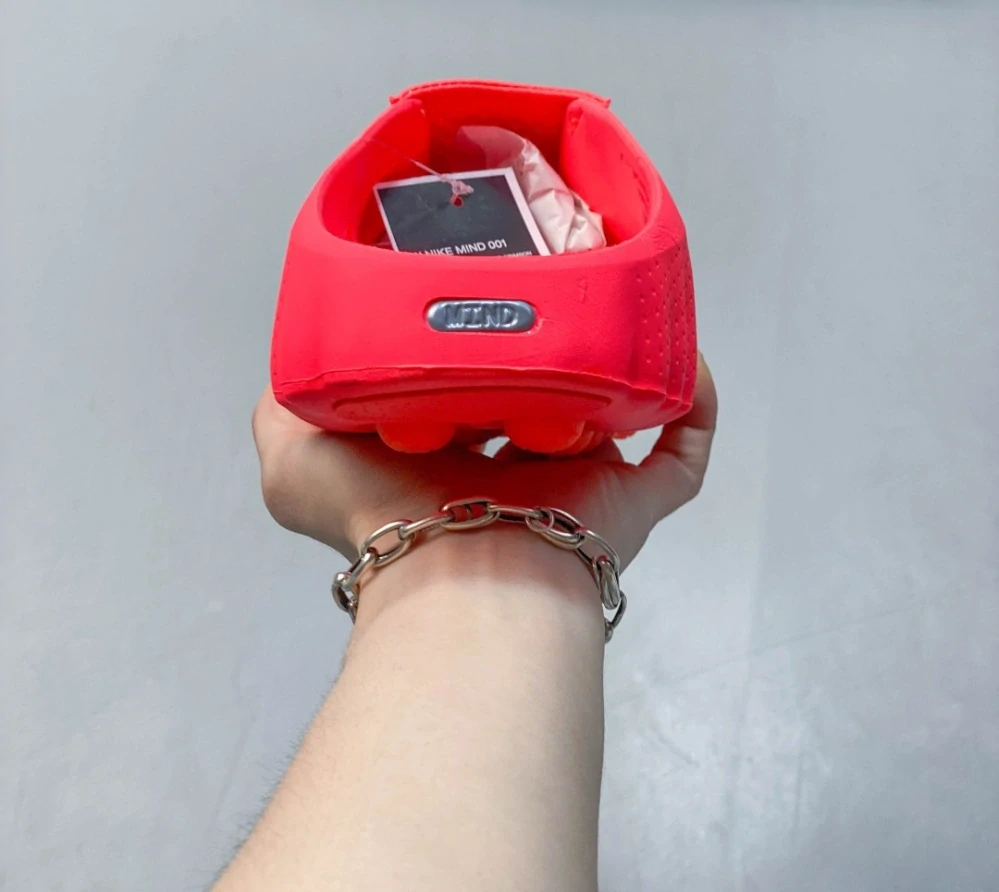 Nike Mind 001 Light Solar Red