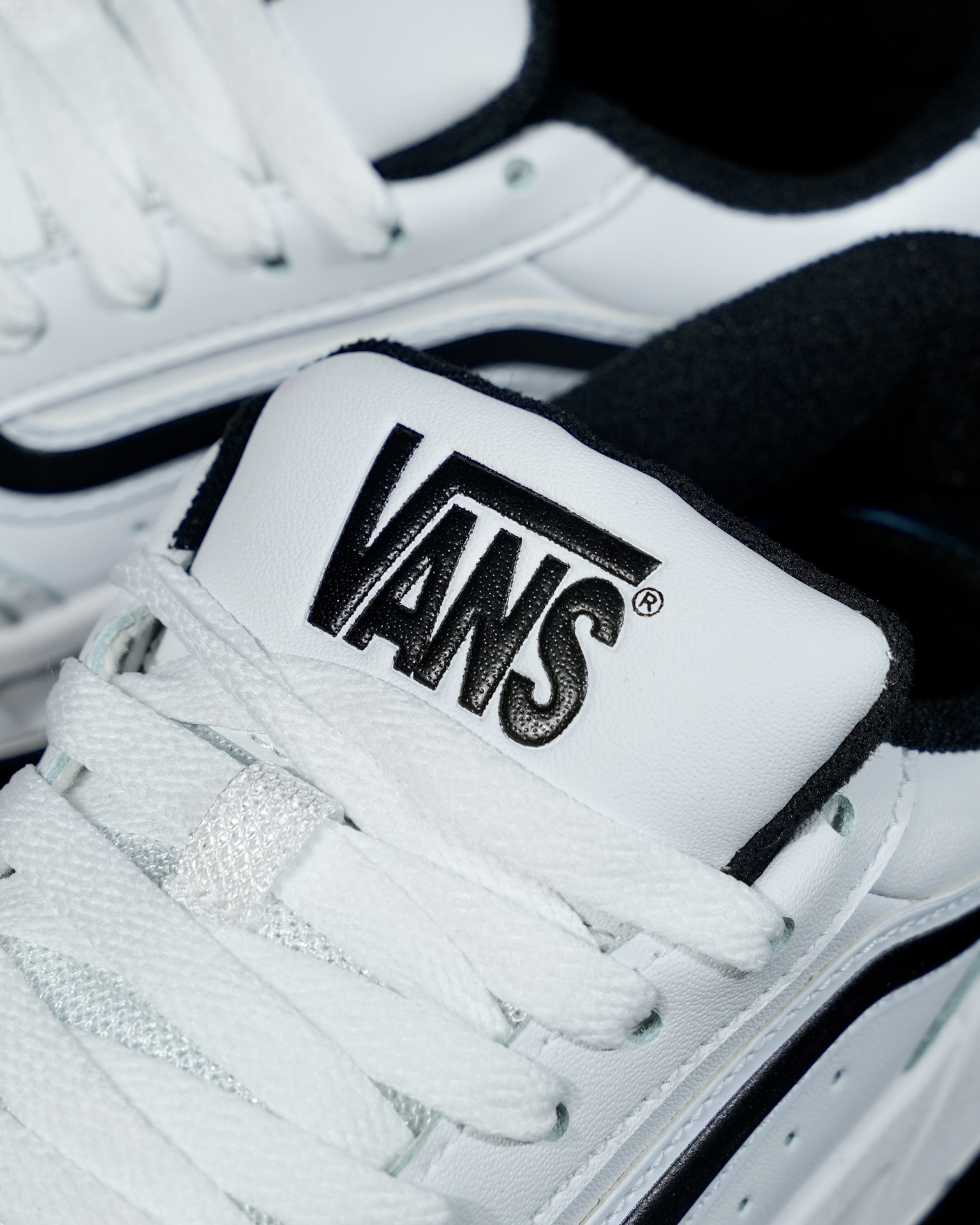 Vans Hylane white black